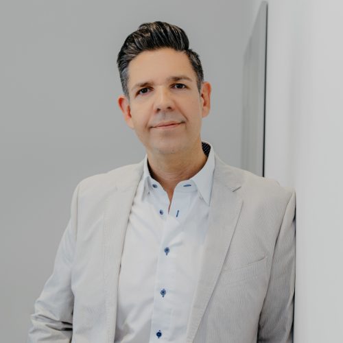 Schuler-Stefan-steuerkanzlei-schicker-augsburg Stefan Schuler lächelnd